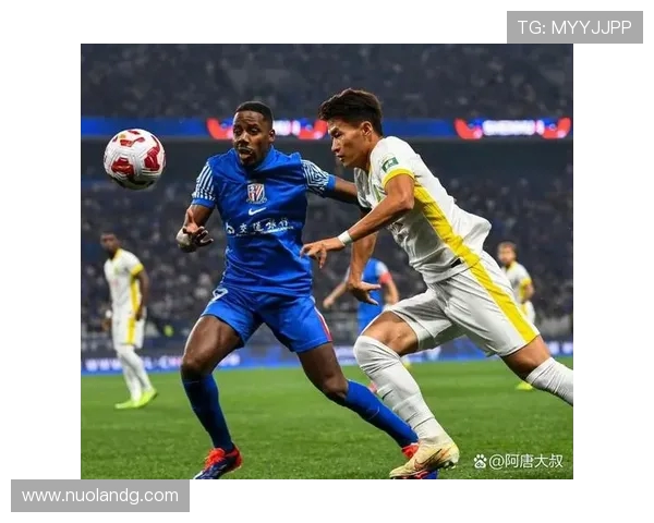 北京国安与上海申花激战正酣 争夺中超联赛关键三分的焦点之战 北京国安与上海申花激战正酣 争夺中超联赛关键三分的焦点之战