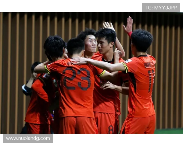 中国足球队备战亚洲杯 新帅目标冲击四强 训练状态积极备战赛事 中国足球队备战亚洲杯 新帅目标冲击四强 训练状态积极备战赛事