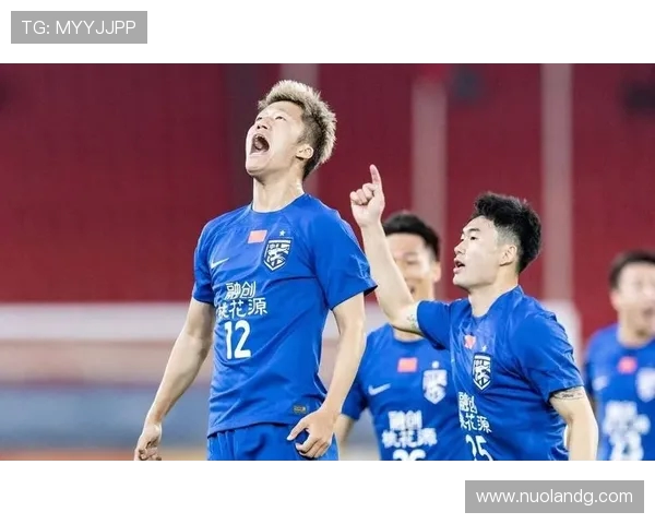 武汉三镇激战再起 两大足球劲旅争锋 新赛季巅峰对决备受期待 武汉三镇激战再起 两大足球劲旅争锋 新赛季巅峰对决备受期待