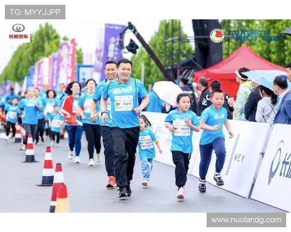 重庆滑板队的成长历程与城市马拉松的激情碰撞