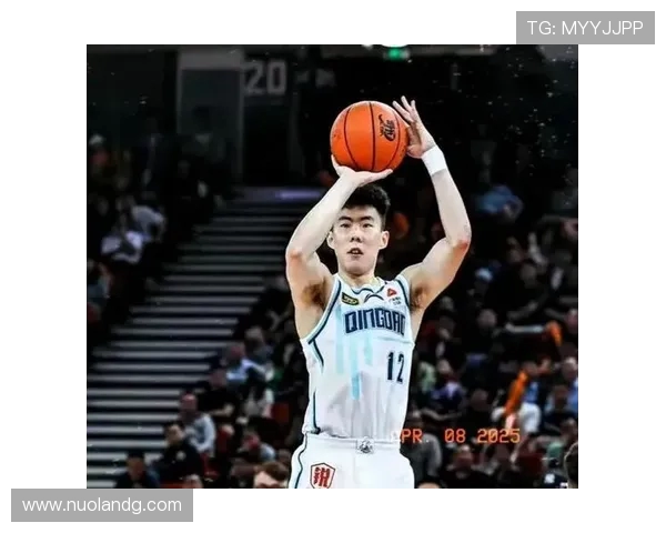 余嘉豪的成长之路：从青涩少年到篮球场上的耀眼明星